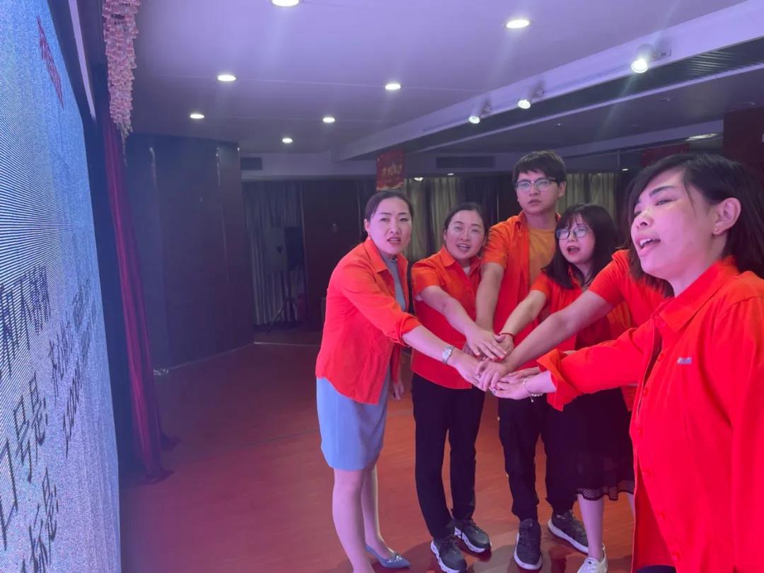 各部门代表目标宣誓